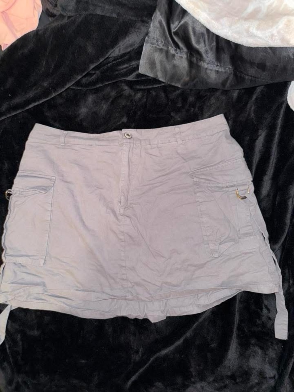 Women's Utility Cargo Shorts - Light Gray